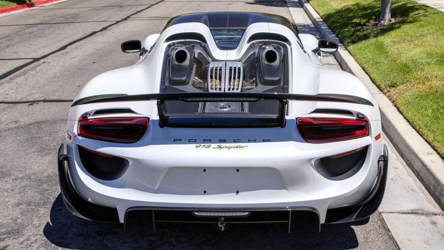  Porsche 918 Spyder Weissach Package (472) 2015 года  (фото 20 из 20)